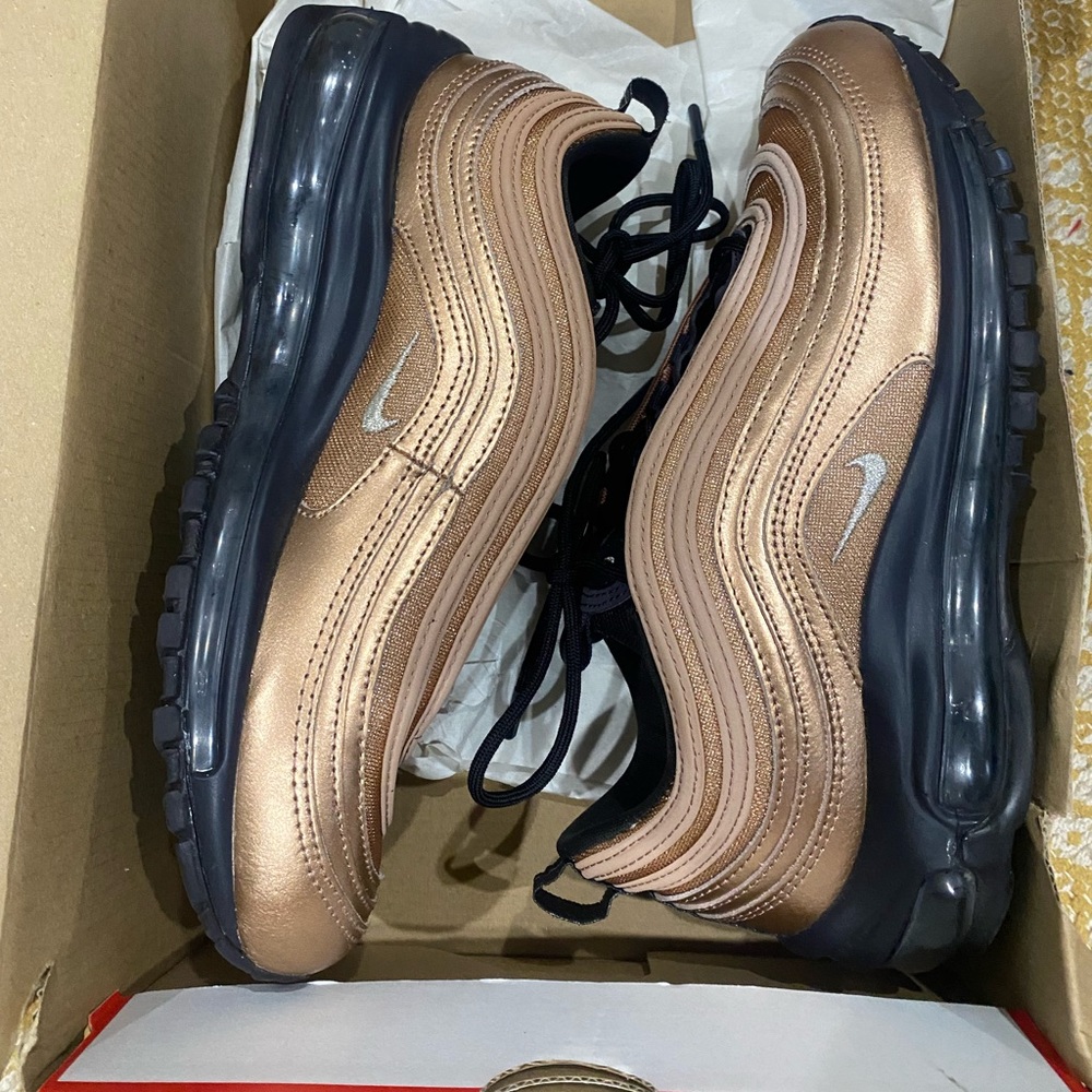 Air Max 97’ Women’s 8 Metallic Rose Gold and Black Barely Worn